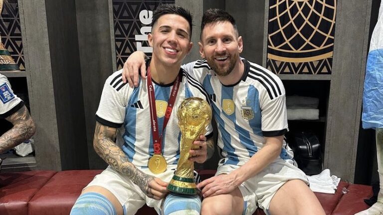 Enzo Fernández y Messi la Selección Argentina