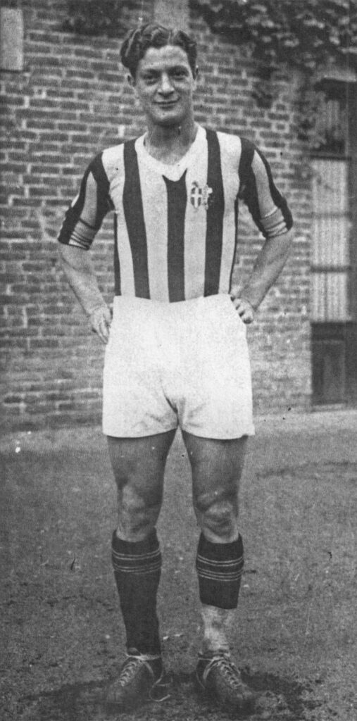 Renato Cesarini como futbolista de la Juventus, donde obtuvo cinco ligas de Italia