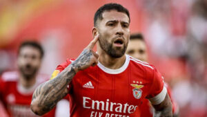 El polémico gesto de Otamendi en el clásico entre Benfica y Porto