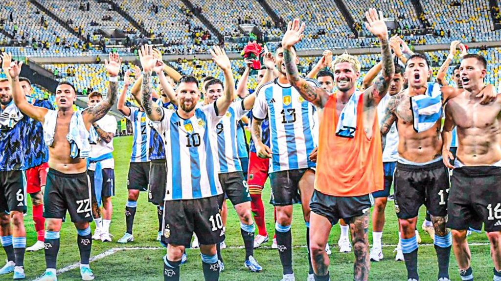 De Paul, Messi y toda la Selección Argentina en el festejo ante Brasil 