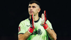 Dibu Martínez fue elegido mejor jugador del mes en Aston Villa
