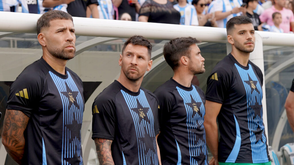 Nicolás Otamendi, Lionel Messi, Nicolás Tagliafico y Gerónimo Rulli en la Selección Argentina